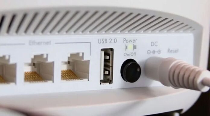 ¿Para qué sirve el puerto USB que está detrás del router?